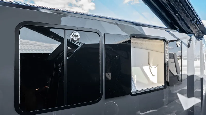 Slide: The Image of Cruisers 42 GLS 2023 - 24