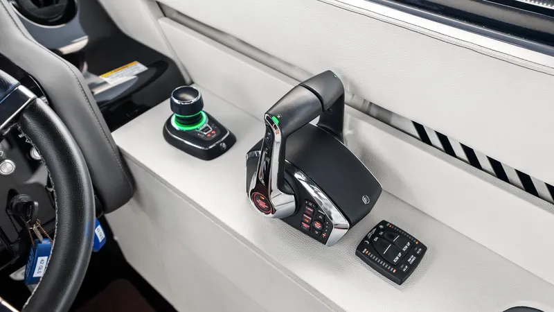 Slide: The Image of Cruisers 42 GLS 2023 - 6
