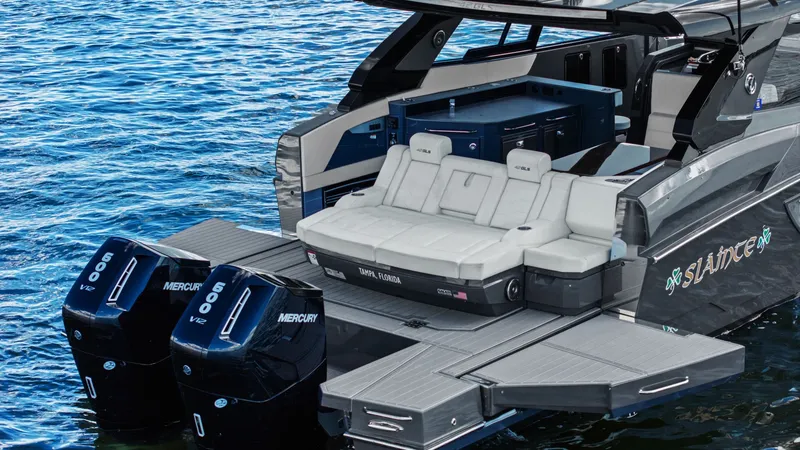 Slide: The Image of Cruisers 42 GLS 2023 - 42
