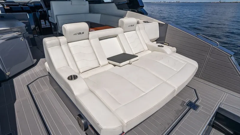 Slide: The Image of Cruisers 42 GLS 2023 - 18