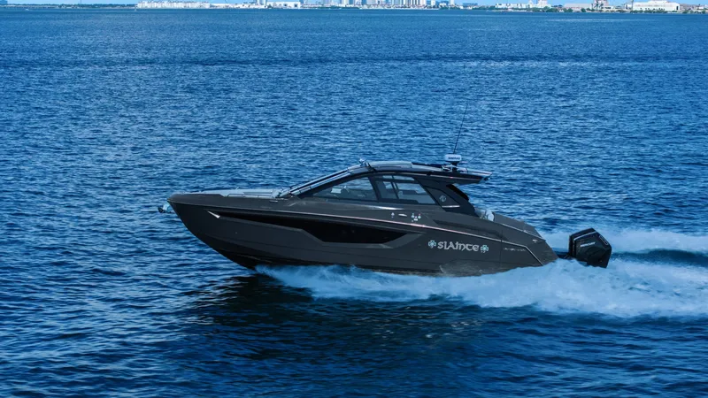 Slide: The Image of Cruisers 42 GLS 2023 - 53