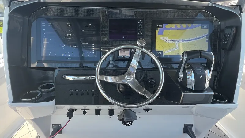 Slide: The Image of Nor-Tech 390 Sport 2020 - 1