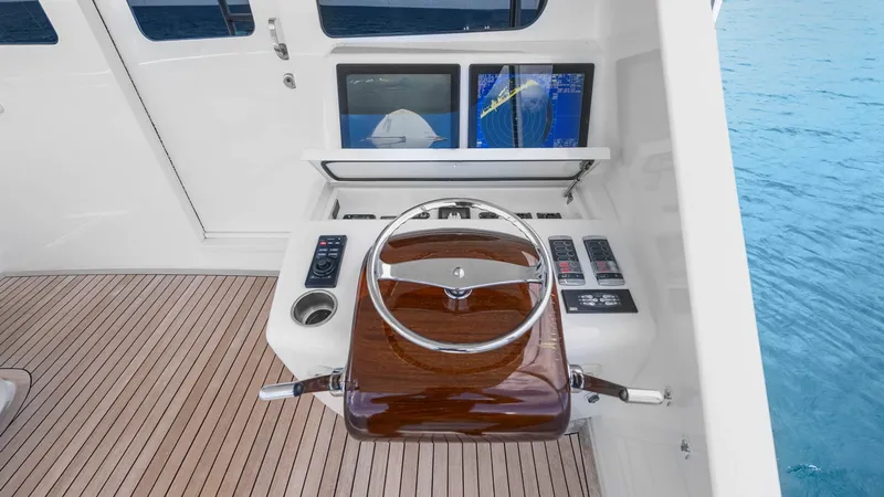 Slide: The Image of Viking 92 Enclosed Bridge 2017 - 23
