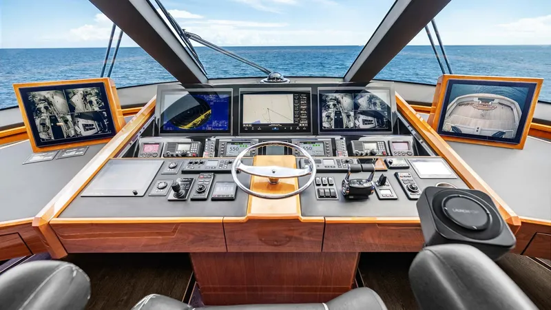 Slide: The Image of Viking 92 Enclosed Bridge 2017 - 17