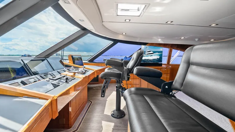 Slide: The Image of Viking 92 Enclosed Bridge 2017 - 18
