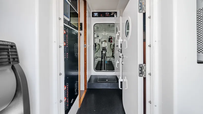 Slide: The Image of Viking 92 Enclosed Bridge 2017 - 57