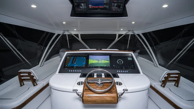 Slide: The Image of Winter Custom 75 Open Convertible 2026 - 33