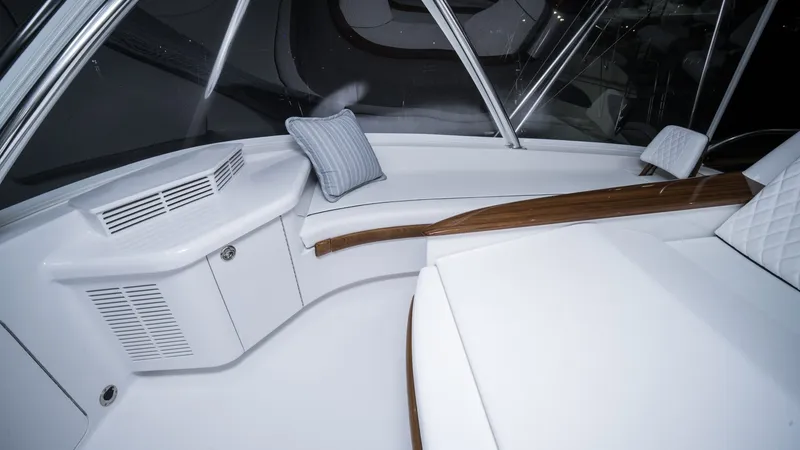 Slide: The Image of Winter Custom 75 Open Convertible 2026 - 36