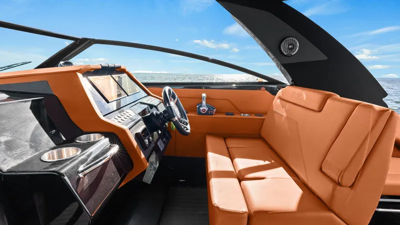 Slide: The Image of Cruisers 34 GLS 2022 - 17