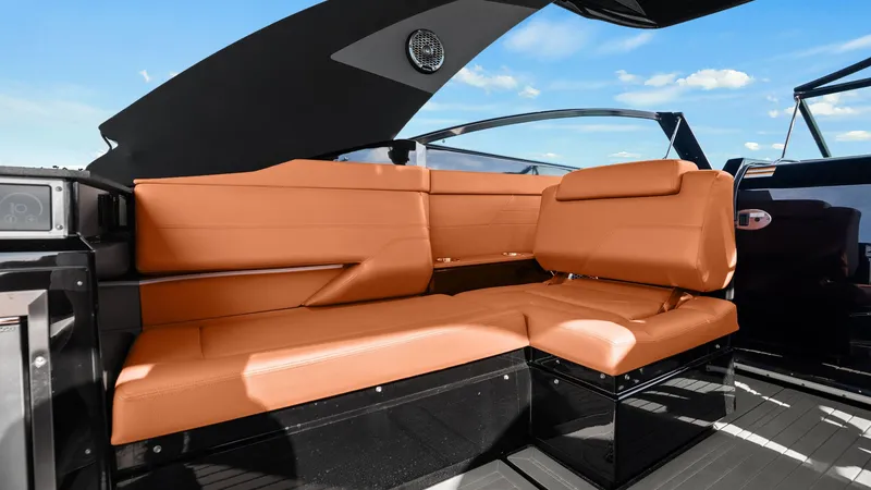 Slide: The Image of Cruisers 34 GLS 2022 - 11