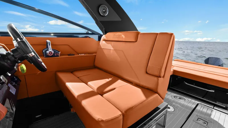Slide: The Image of Cruisers 34 GLS 2022 - 18