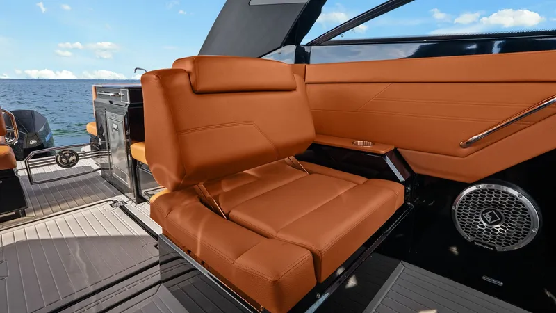 Slide: The Image of Cruisers 34 GLS 2022 - 21