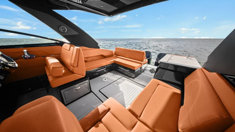 Slide: The Image of Cruisers 34 GLS 2022 - 13
