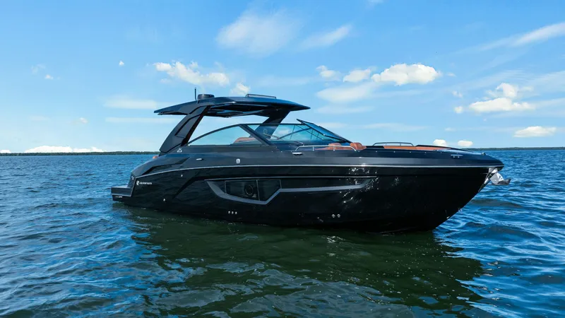 Slide: The Image of Cruisers 34 GLS 2022 - 35