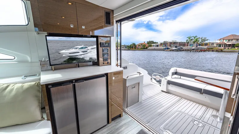 Slide: The Image of Cruisers Cantius 46 2019 - 11