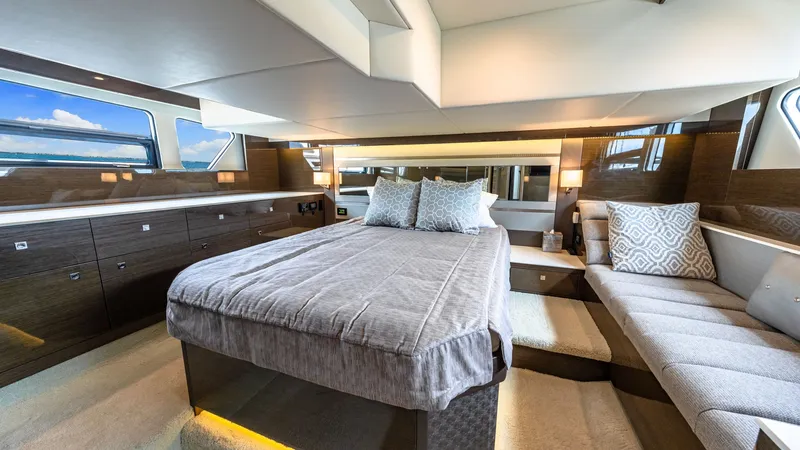 Slide: The Image of Cruisers Cantius 46 2019 - 4