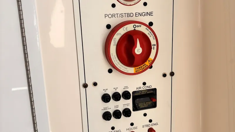 Slide: The Image of Regulator Marine 34 FS 2013 - 5