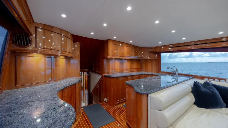 Slide: The Image of Winter Custom 62 Sportfish 2008 - 10