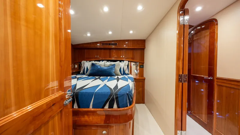 Slide: The Image of Winter Custom 62 Sportfish 2008 - 12