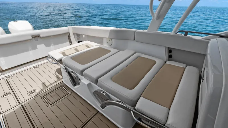 Slide: The Image of Boston Whaler 320 Vantage 2019 - 20
