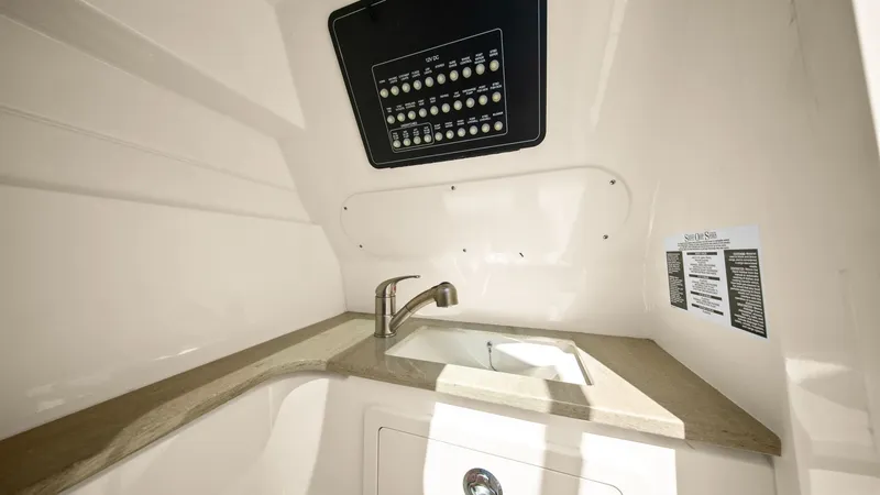Slide: The Image of Boston Whaler 320 Vantage 2019 - 12