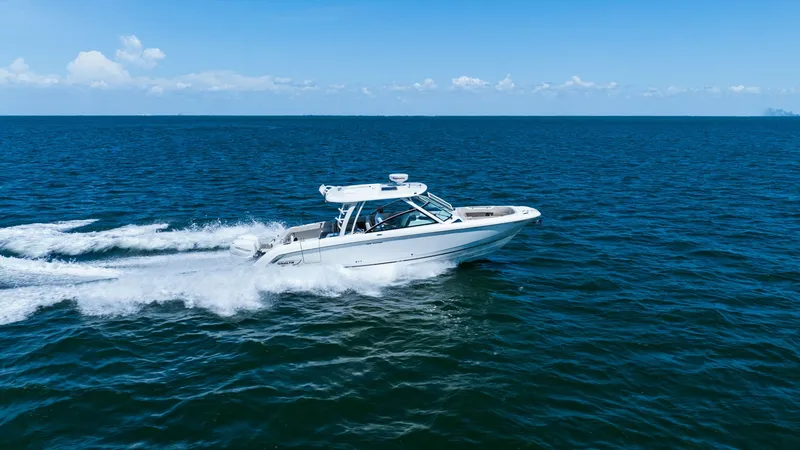 Slide: The Image of Boston Whaler 320 Vantage 2019 - 50