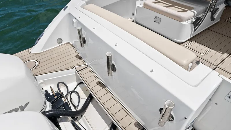 Slide: The Image of Boston Whaler 320 Vantage 2019 - 7