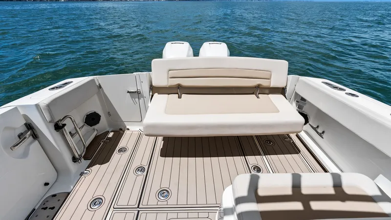 Slide: The Image of Boston Whaler 320 Vantage 2019 - 2