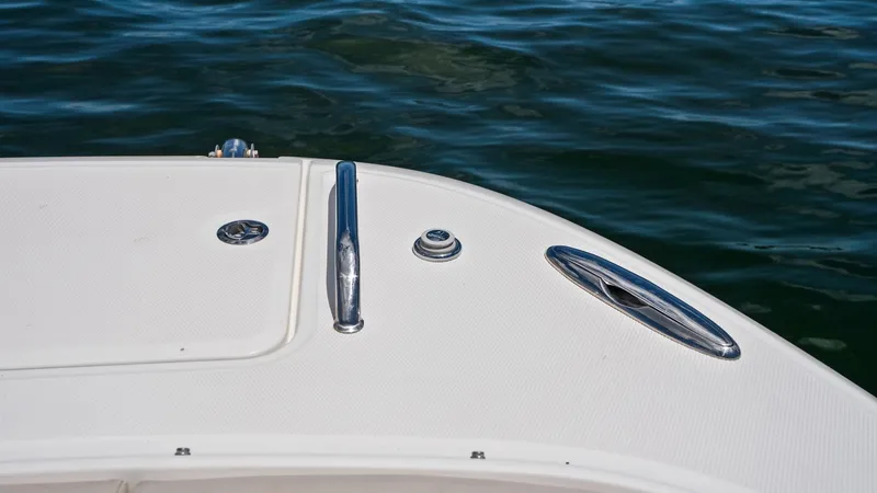 Slide: The Image of Boston Whaler 320 Vantage 2019 - 28