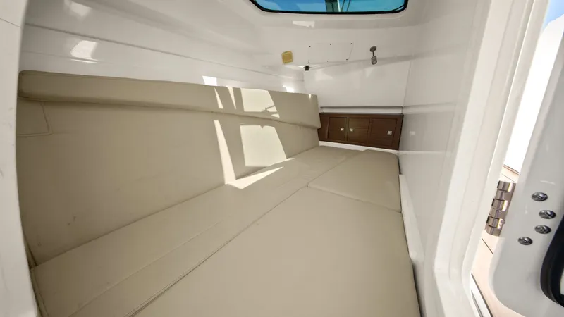 Slide: The Image of Boston Whaler 320 Vantage 2019 - 3