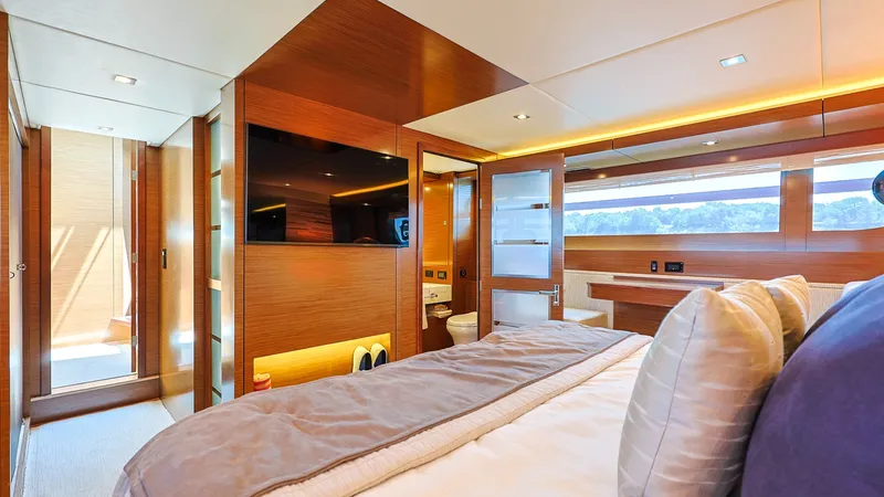 Slide: The Image of Cruisers 60 Cantius 2020 - 29