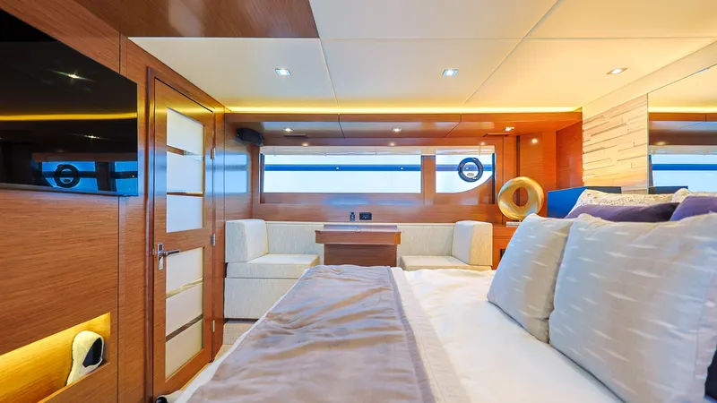 Slide: The Image of Cruisers 60 Cantius 2020 - 27