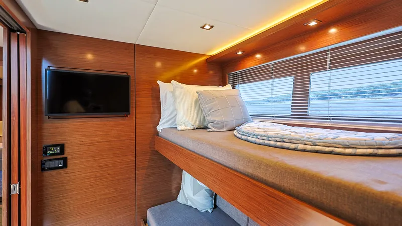 Slide: The Image of Cruisers 60 Cantius 2020 - 34