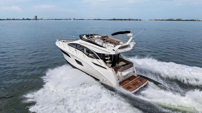 Slide: The Image of Sea Ray 400 fly 2018 - 70
