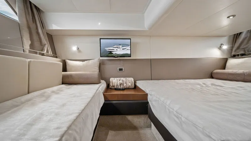 Slide: The Image of Sea Ray 400 fly 2018 - 36