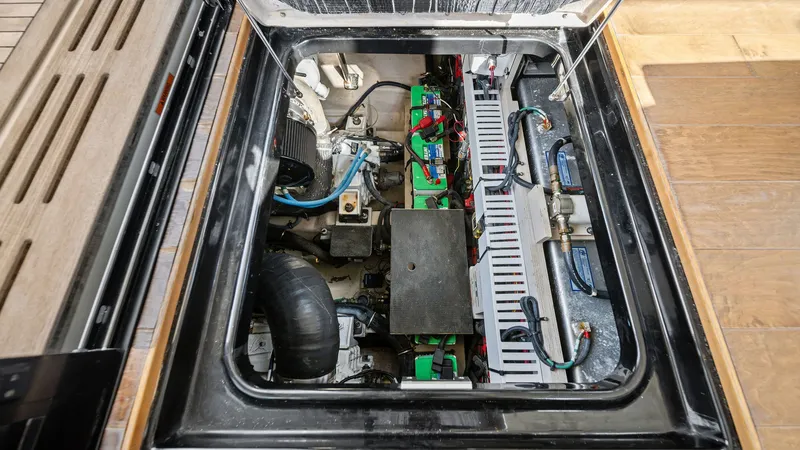 Slide: The Image of Sea Ray 400 fly 2018 - 42
