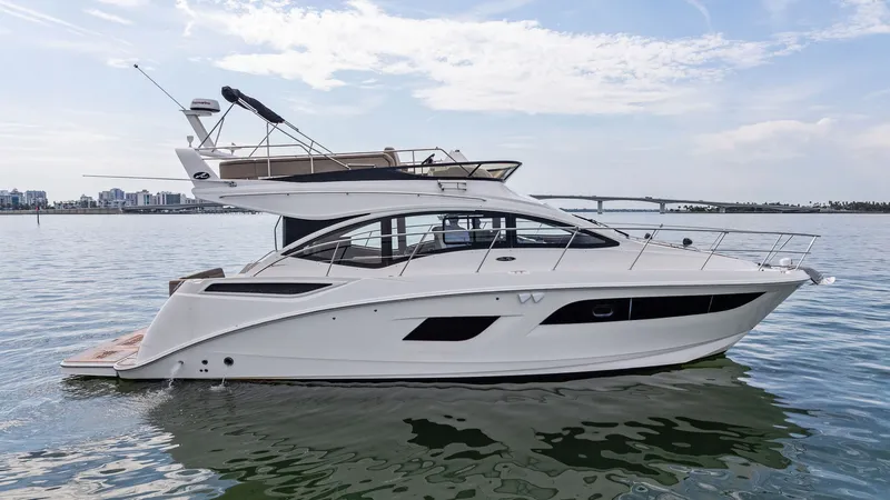 Slide: The Image of Sea Ray 400 fly 2018 - 57