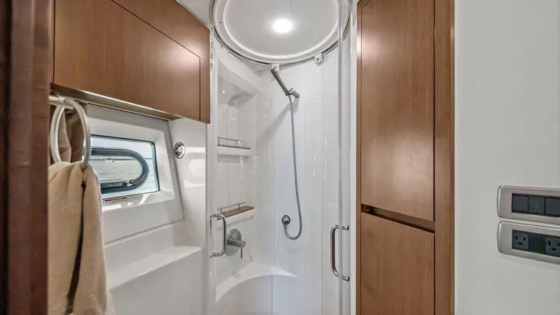 Slide: The Image of Sea Ray 400 fly 2018 - 26