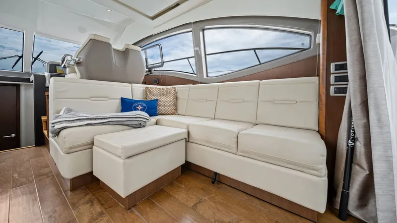 Slide: The Image of Sea Ray 400 fly 2018 - 3