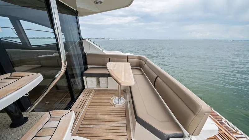 Slide: The Image of Sea Ray 400 fly 2018 - 2