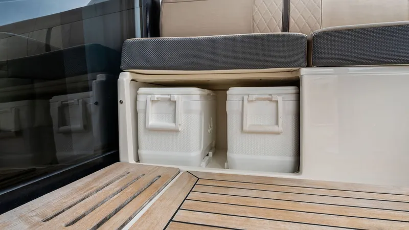 Slide: The Image of Sea Ray 400 fly 2018 - 6