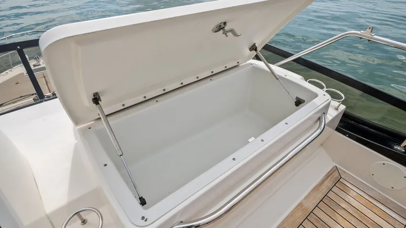 Slide: The Image of Sea Ray 400 fly 2018 - 41