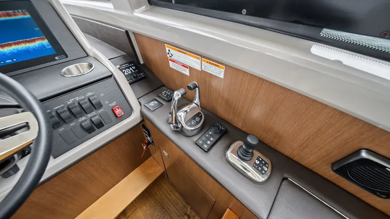 Slide: The Image of Sea Ray 400 fly 2018 - 15