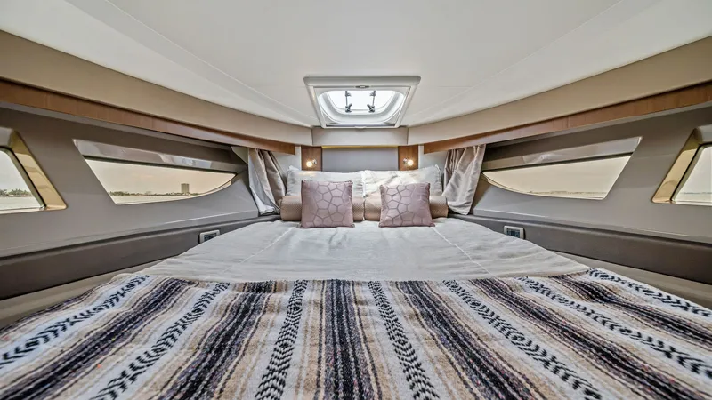 Slide: The Image of Sea Ray 400 fly 2018 - 4