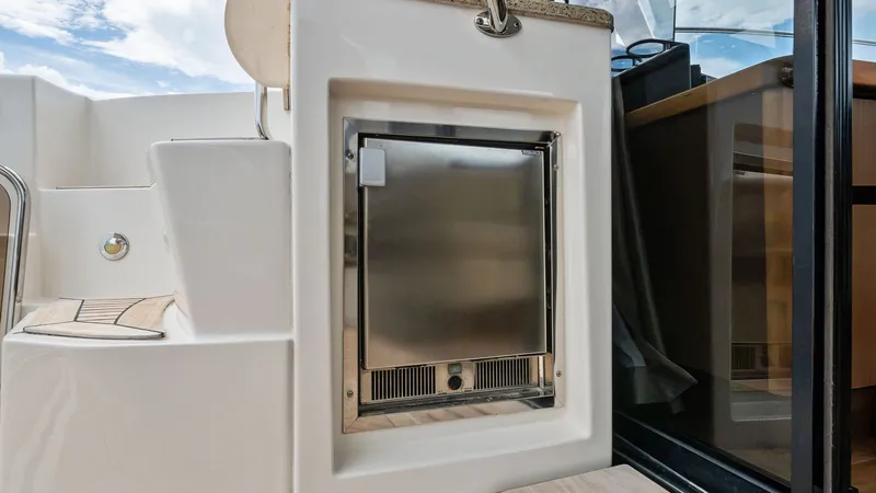 Slide: The Image of Sea Ray 400 fly 2018 - 7
