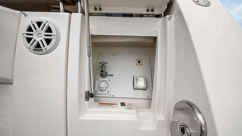 Slide: The Image of Sea Ray 400 fly 2018 - 11