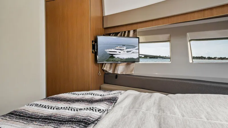 Slide: The Image of Sea Ray 400 fly 2018 - 25