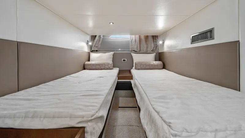 Slide: The Image of Sea Ray 400 fly 2018 - 31