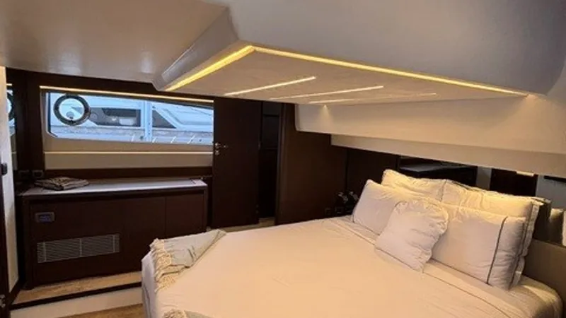 Slide: The Image of Prestige 520 Flybridge 2024 - 9