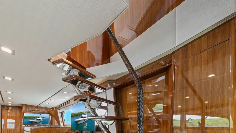 Slide: The Image of Viking 80 Enclosed Bridge 2016 - 10